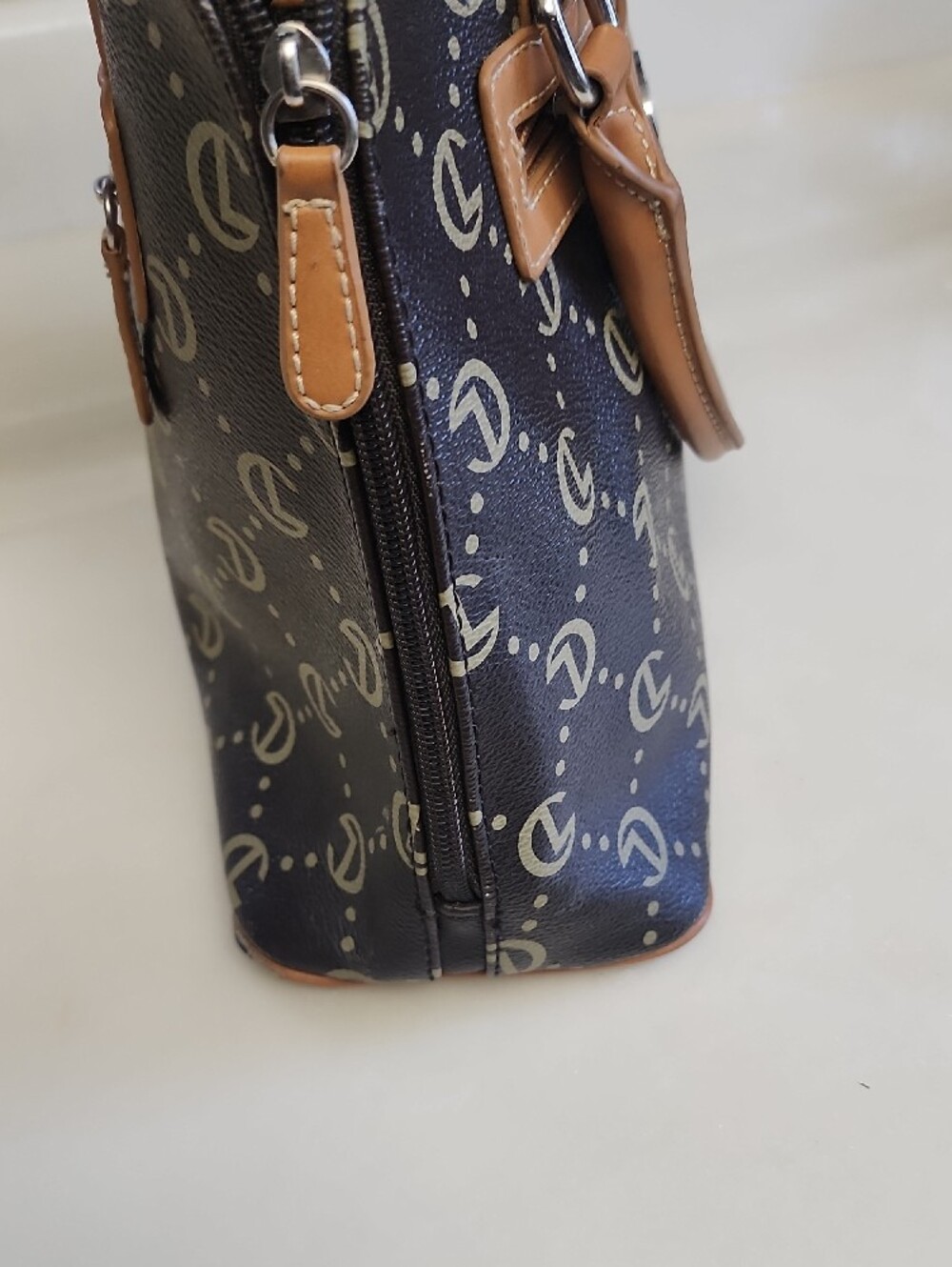 Women's Black & Tan Logo Satchel Handbag - Picture 3 of 11